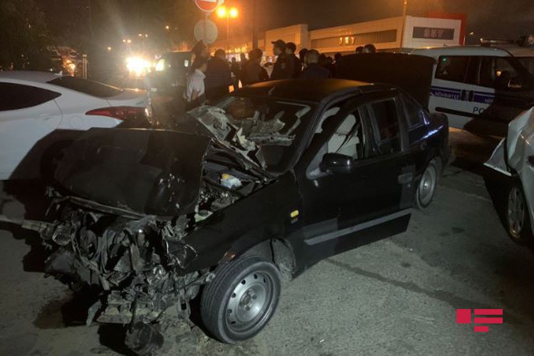 Bakıda tanınmış musiqiçi qəzaya düşdü: Xəsarət alanlar var- FOTO/VİDEO